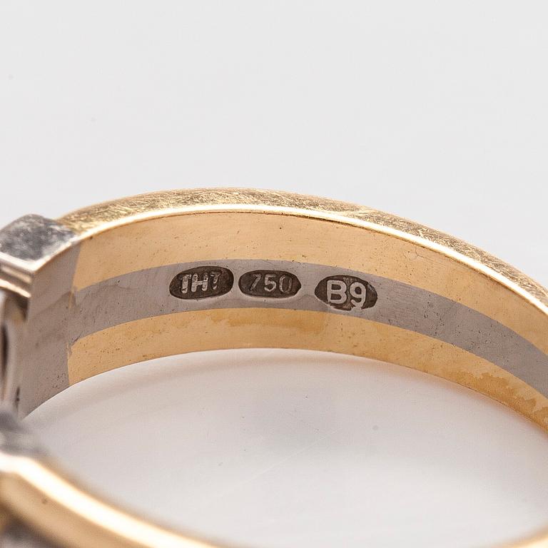 Ring, briljantslipad, orange-brun diamant ca 1,30 ct, 18K guld och vitguld.  H. Tuomaala, 2003.