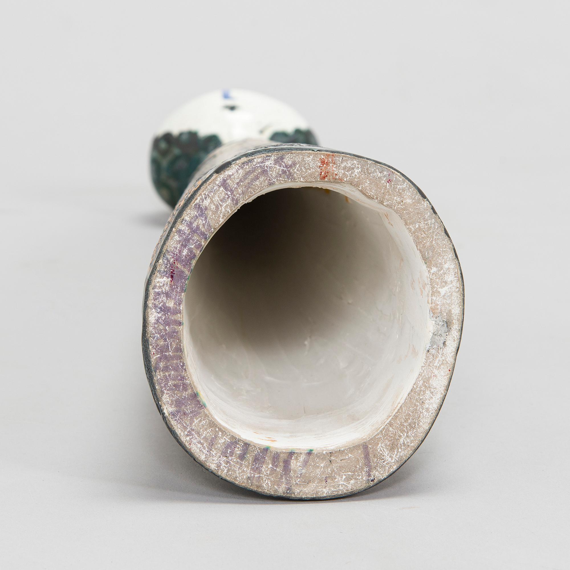 Birger Kaipiainen, veistos, kivitavaraa, signeerattu Kaipiainen.