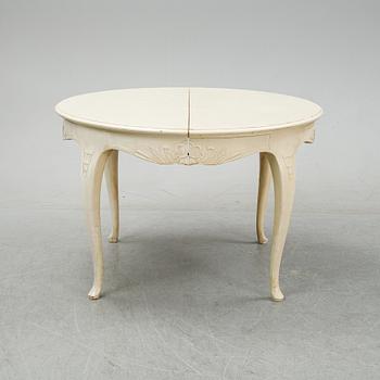 A rococo style dining set with a around table and eight chairs, 20th Century.