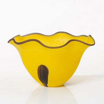 Ulrica Hydman-Vallien, a glass bowl, Kosta Boda.