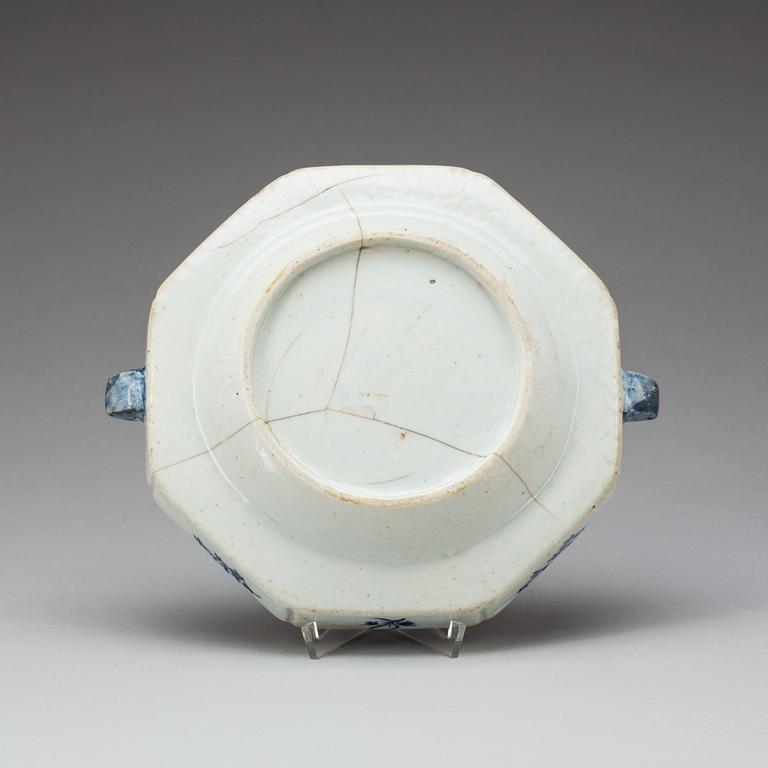VÄRMETALLRIK, porslin. Kina, Qianlong (1736-95).