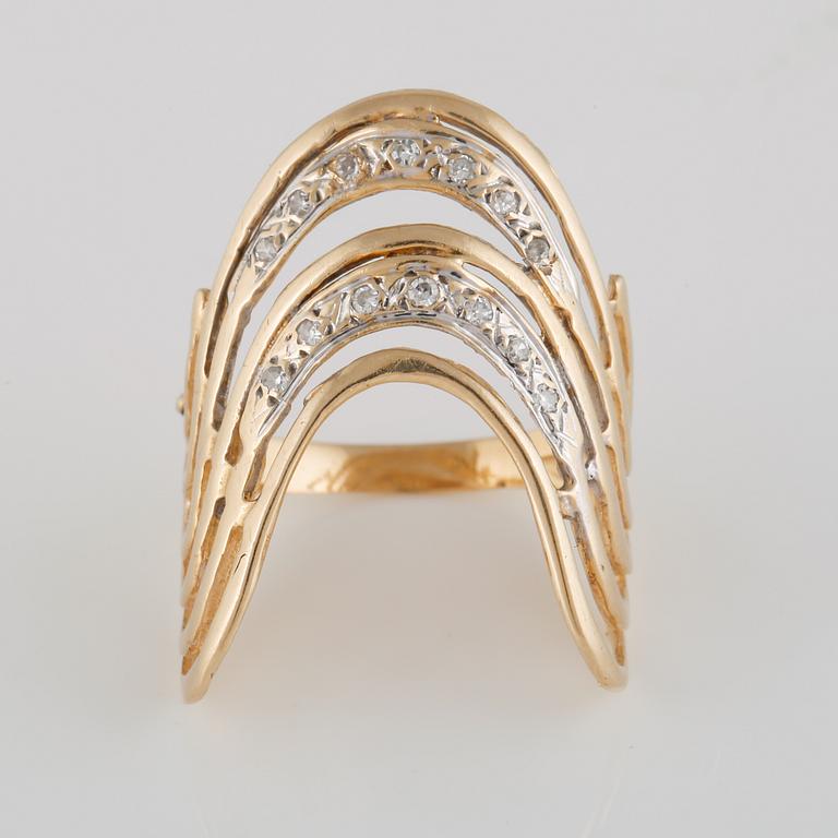RING, 14K guld med åttkantslipade diamanter. Vikt 3,6 gram.