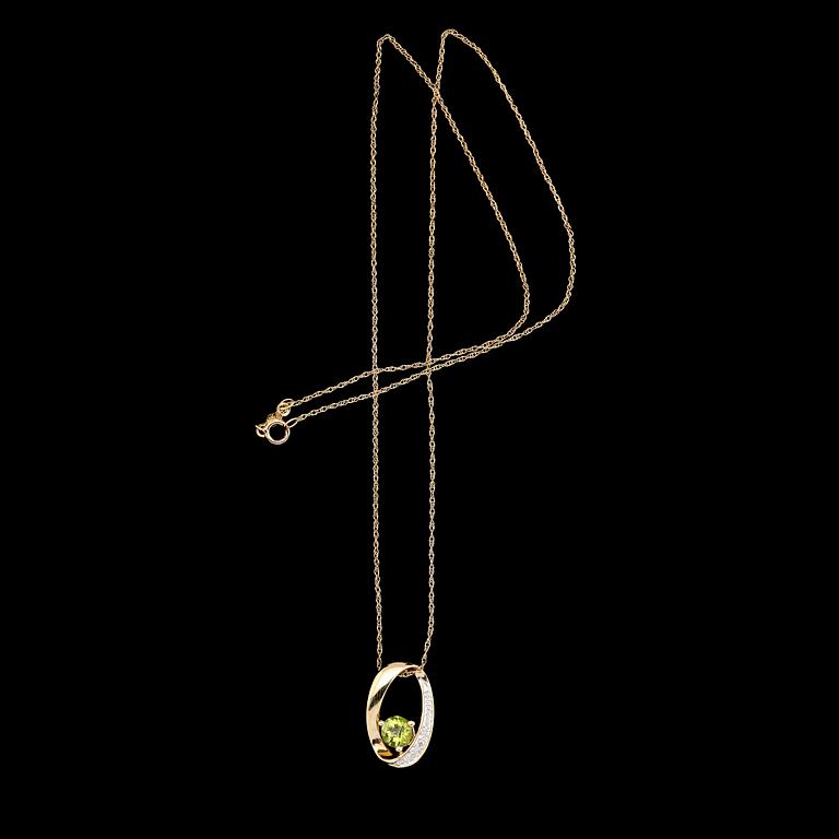 HÄNGE MED KEDJA, 10K guld, mindre diamanter och peridot. Total vikt ca 2 g.