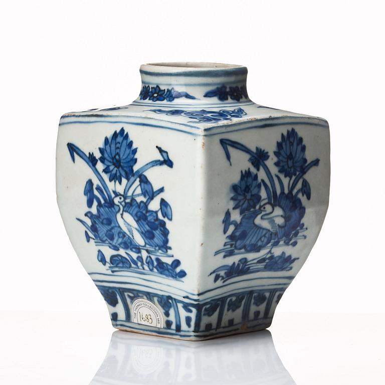 A blue and white jar, Ming dynasty (1368-1644), with hallmark.