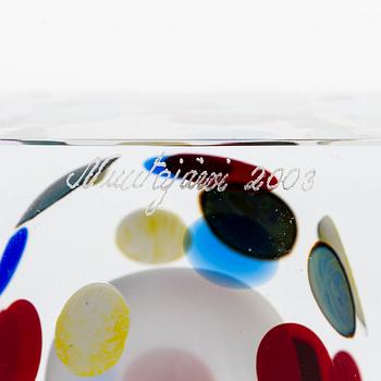 Oiva Toikka, vuosikuutio, signeerattu Oiva Toikka, Nuutajärvi 2003, numeroitu 248/2000.