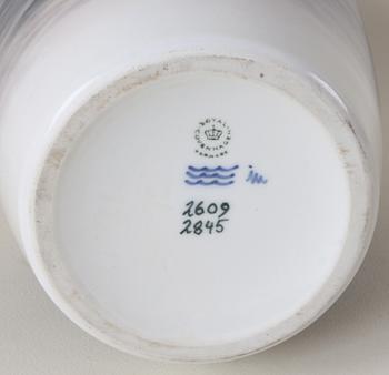 PRAKTVAS, porslin. Royal Copenhagen.