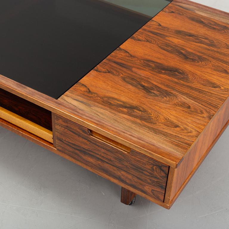 Torbjørn Afdal, a rosewodd veneered coffee table, Haug Snekkeri A/S, Bruksbo, Norway, 1960's/70's.