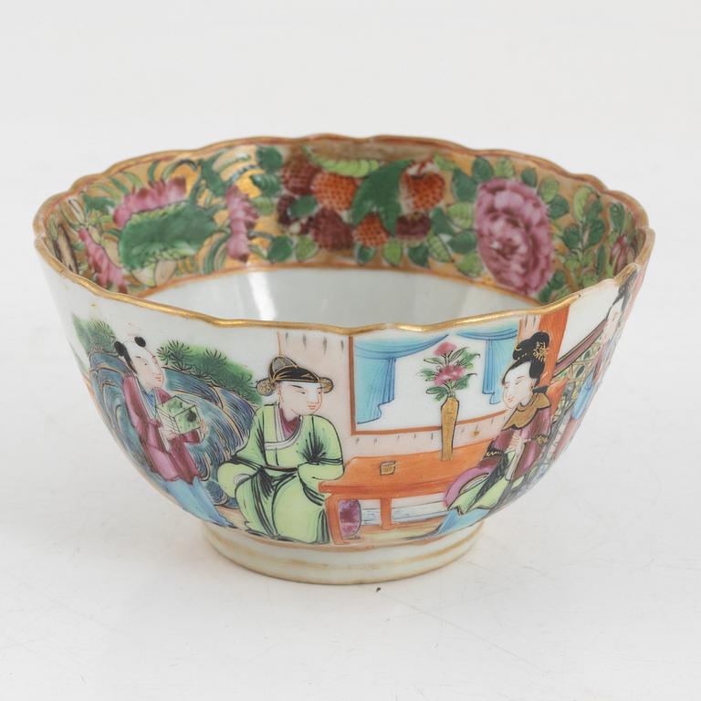 A group of five Chinese enamelled porcelain teacups and four plates, Kanton, 19th century.