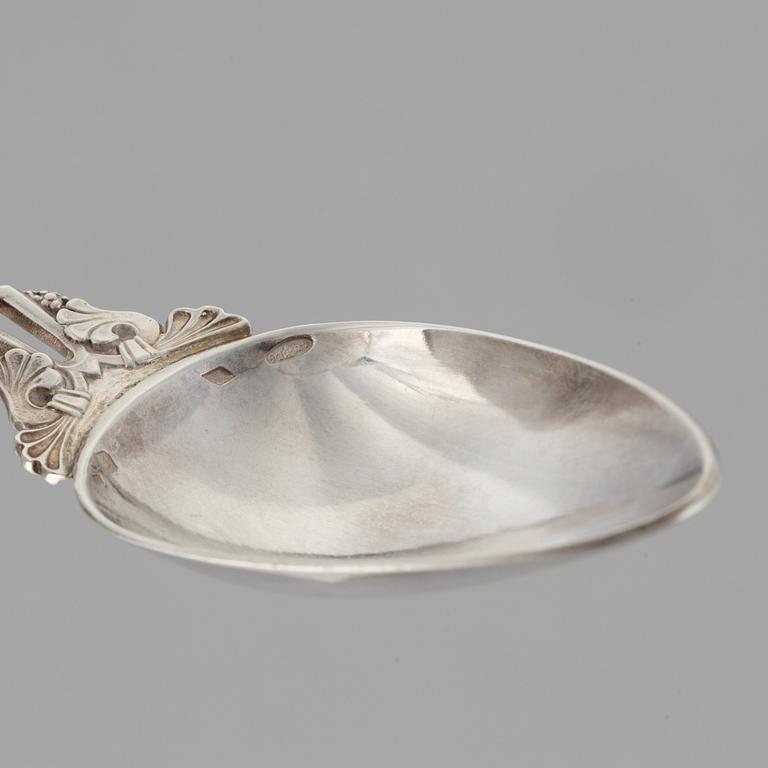 Firma Alexandre Gueyton, 12 st skedar, silver ur Youssopovs Skandinaviska servis, Paris, 1800-talets andra hälft,