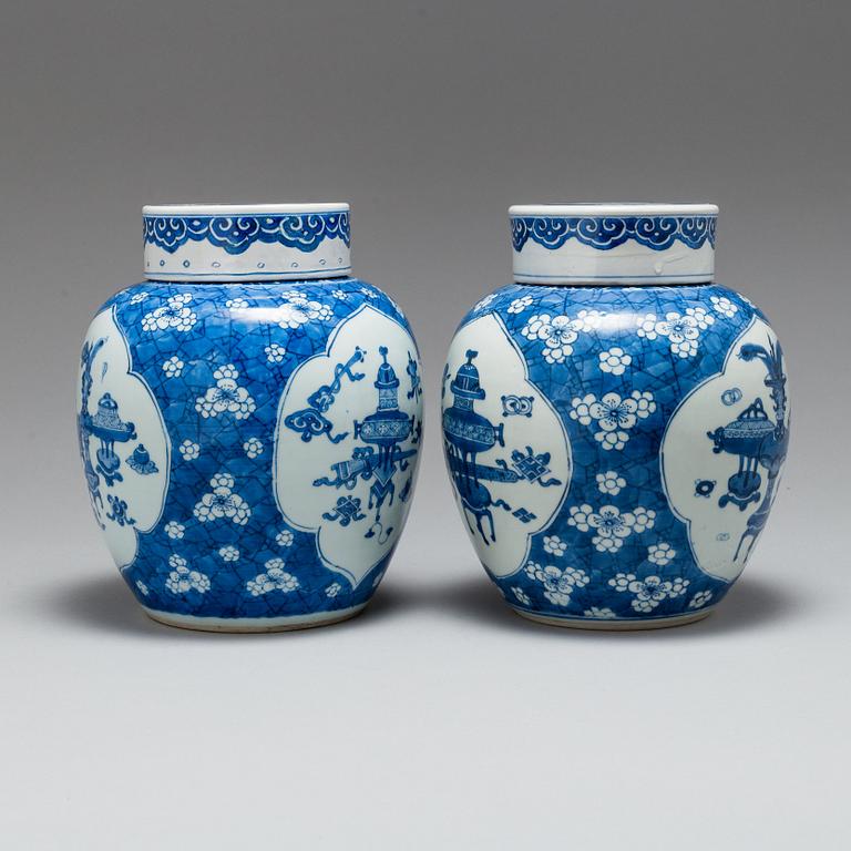 Two blue and white jars with covers, Qing dynasty, Kangxi (1662-1722).