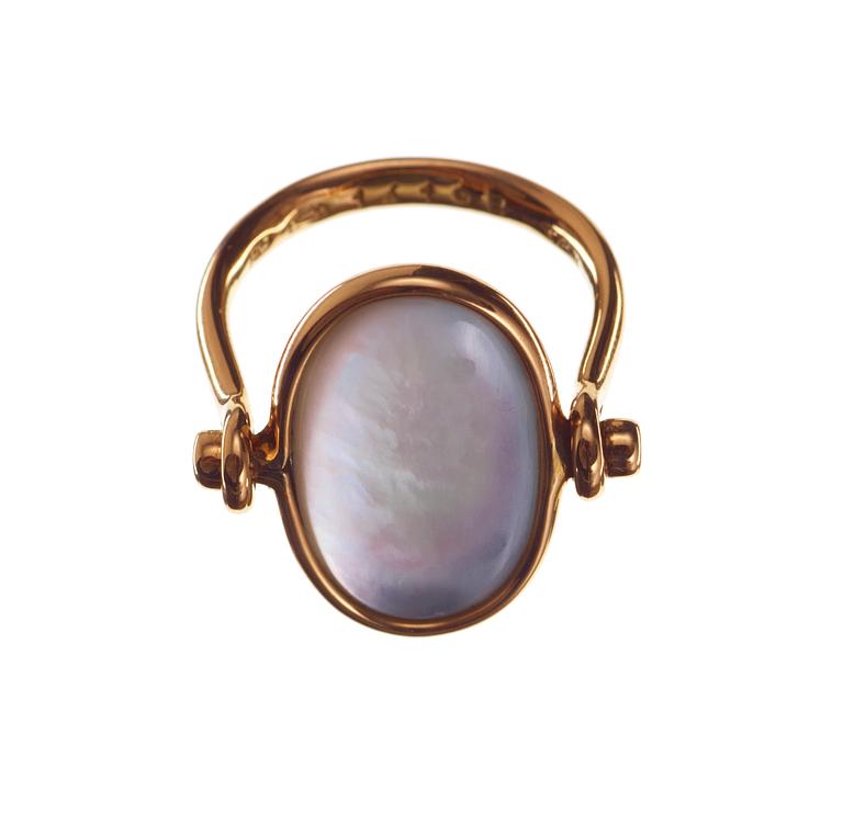 A Torun Bülow Hübe 18k gold ring, Georg Jensen Copenhagen 1945-77.