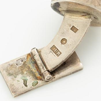 Fyra par manschettknappar, silver och pärlemor, B Liljedahl och O Bohlin, Stockholm 1964, 65, 66 och 68.