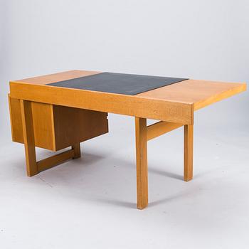 Olavi Hänninen, A 1960s 'Paletti' writing desk for HMN Huonekalu Mikko Nupponen, Lahti, Finland.