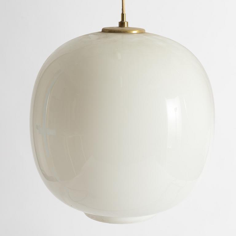 Vilhelm Lauritzen, taklampor, ett par, "VL45 Radiohuspendeln", Louis Poulsen, Danmark, 1900-talets första hälft.