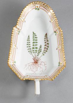 GELÉFAT, porslin, "Flora Danica", Royal Copenhagen, 1900-talets andra hälft.