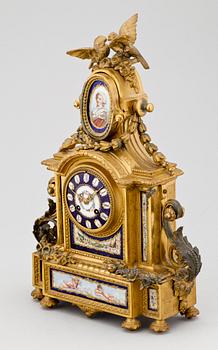 BORDSPENDYL, Frankrike, sent 1800-tal.