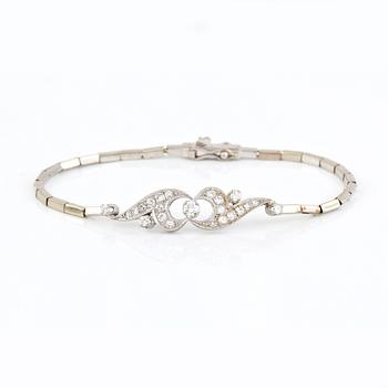 ARMBAND, 18K vitguld med briljant och åttkantslipade diamanter, tot ca 0,72 ct. Vikt 8,60 g.