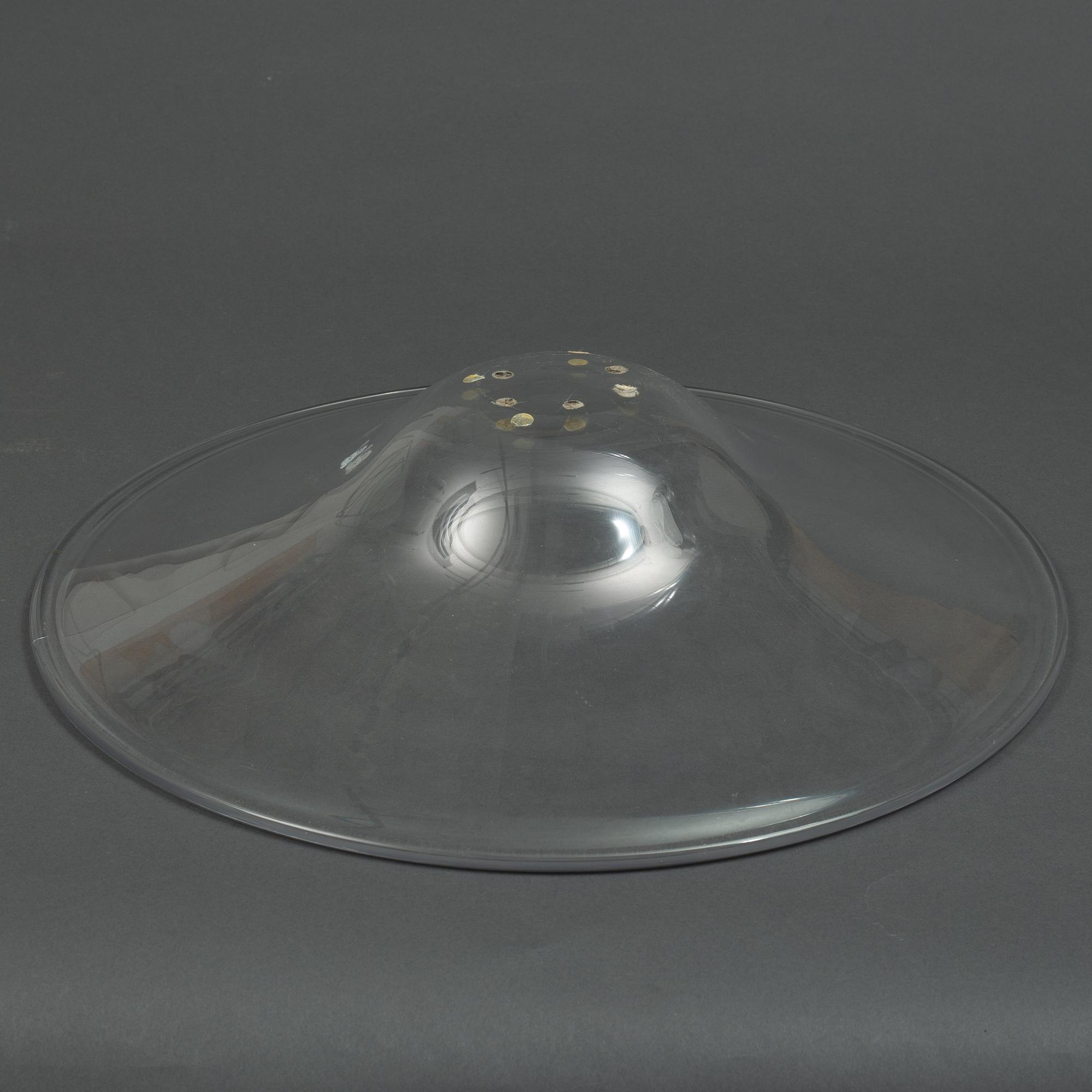 Hanne Dreutler & Arthur Zirnsack, "Äpple-Plommon-fat  nr 1", med åtta frukter i glas, Studio Åhus, 1988.