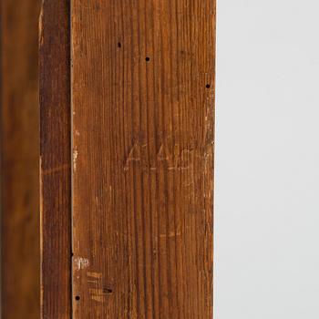 Sivupöytä, myöhäiskustavilainen, n. 1810, ristattu signeeraus AAS, tunnistamaton.
