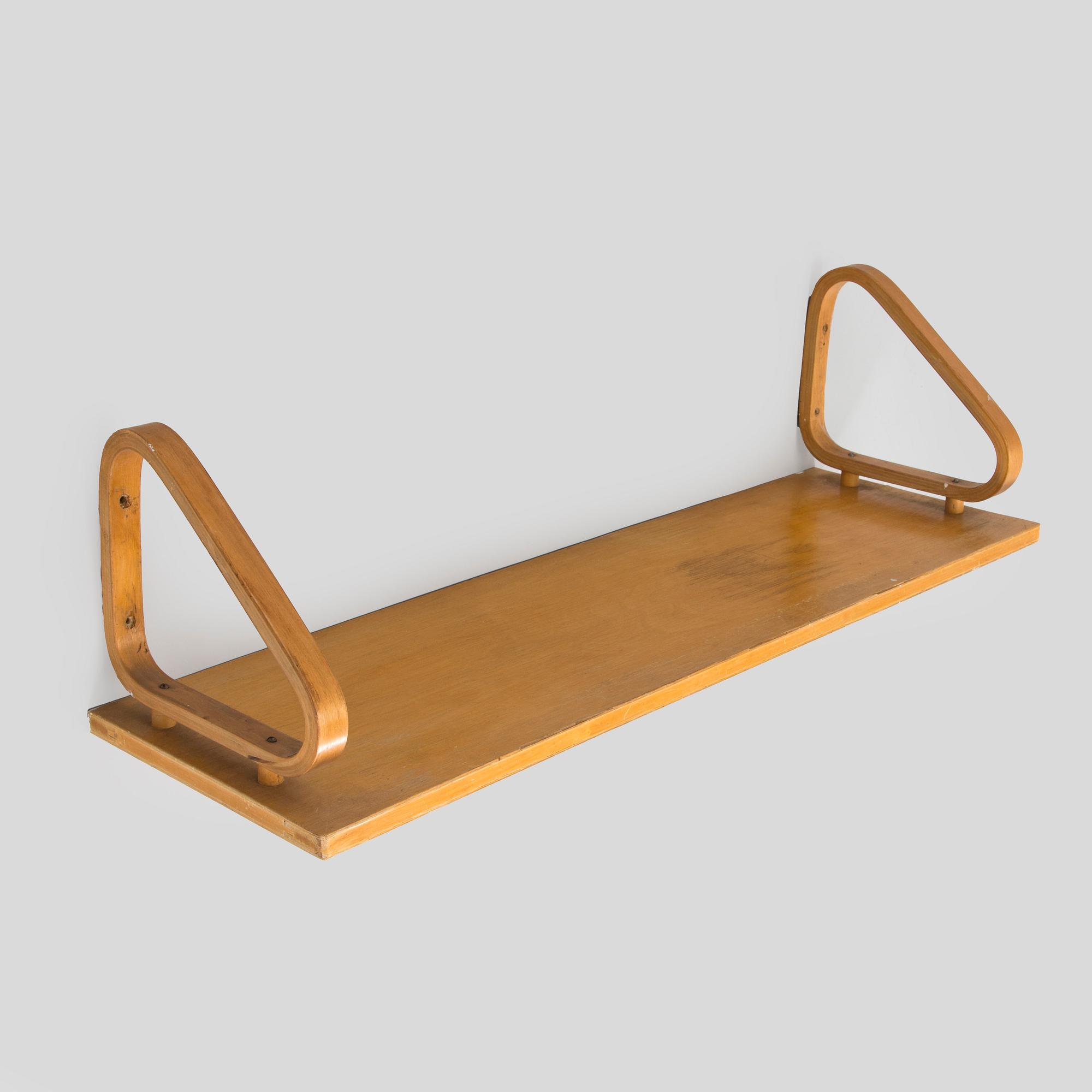 Alvar Aalto, vägghylla, modell 112 för O.Y. Huonekalu- ja Rakennustyötehdas A.B. 1930/1940-tal.