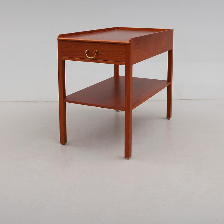 SÄNGBORD, modell 914,  Josef Frank, Svenskt Tenn, 1900-talets andra hälft.