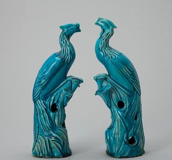FIGURINER, ett par, lergods, Kina, Qingdynastin, sekelskiftet 1800/1900-tal.