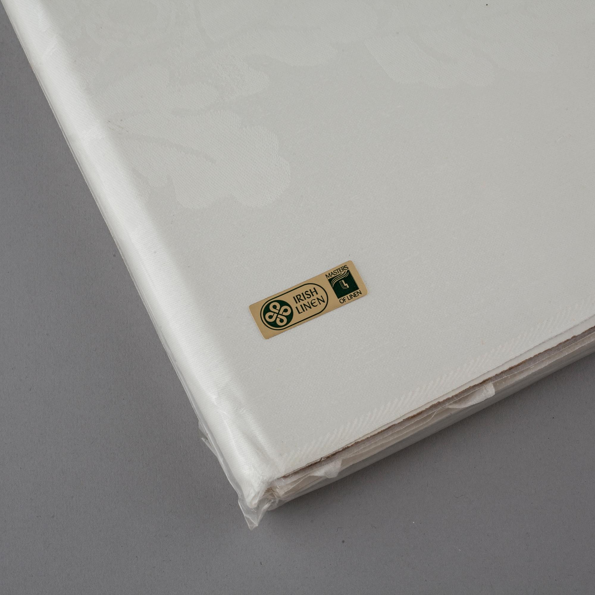 DUKAR, 4 st, linnedamast, 1900-talets andra hälft.