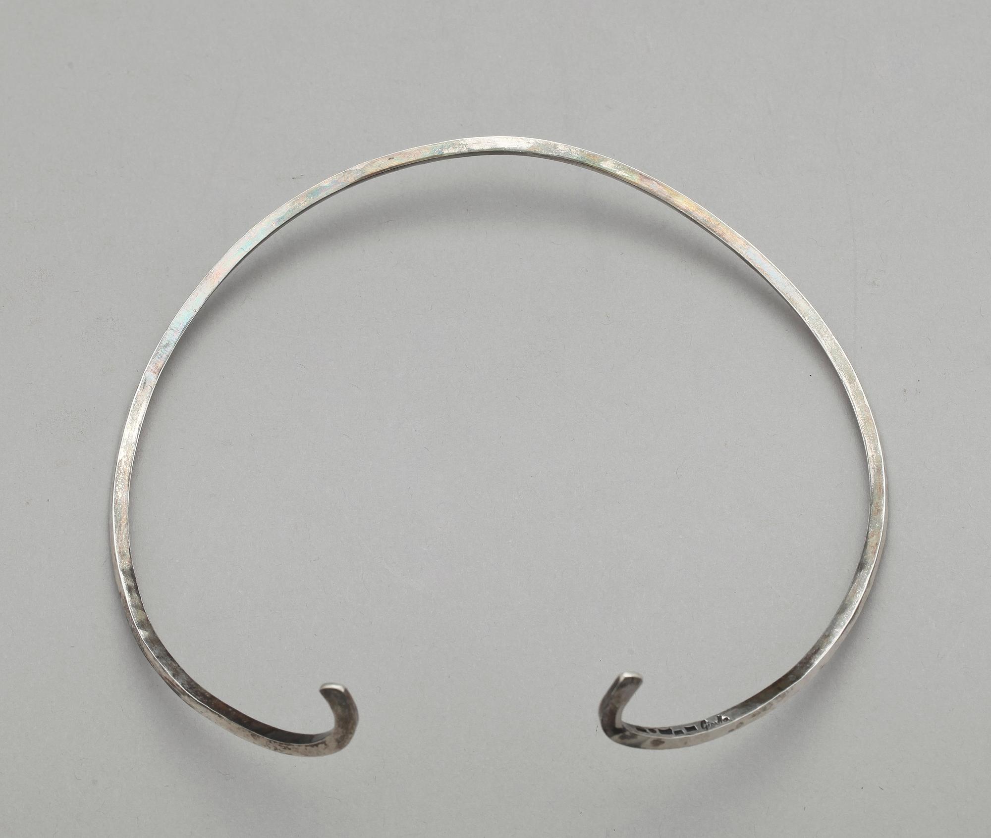HALSBAND, silver Claes Gierta, Stockholm år 2000. Vikt 29 gr.