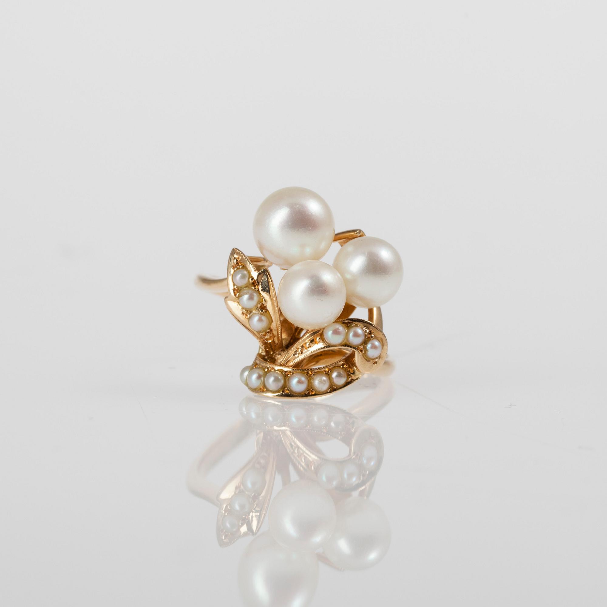 RING, 18K kultaa, pärlor. Vikt 5,8 g.