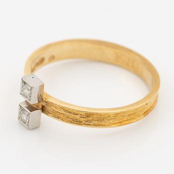 Björn Weckström, Ring, 18K gold set with round brilliant-cut diamonds, Finland 1975. By Lapponia.