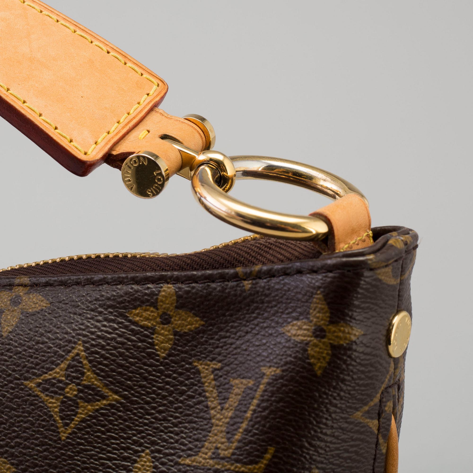 a LOUIS VUITTON 'Sully PM' bag.