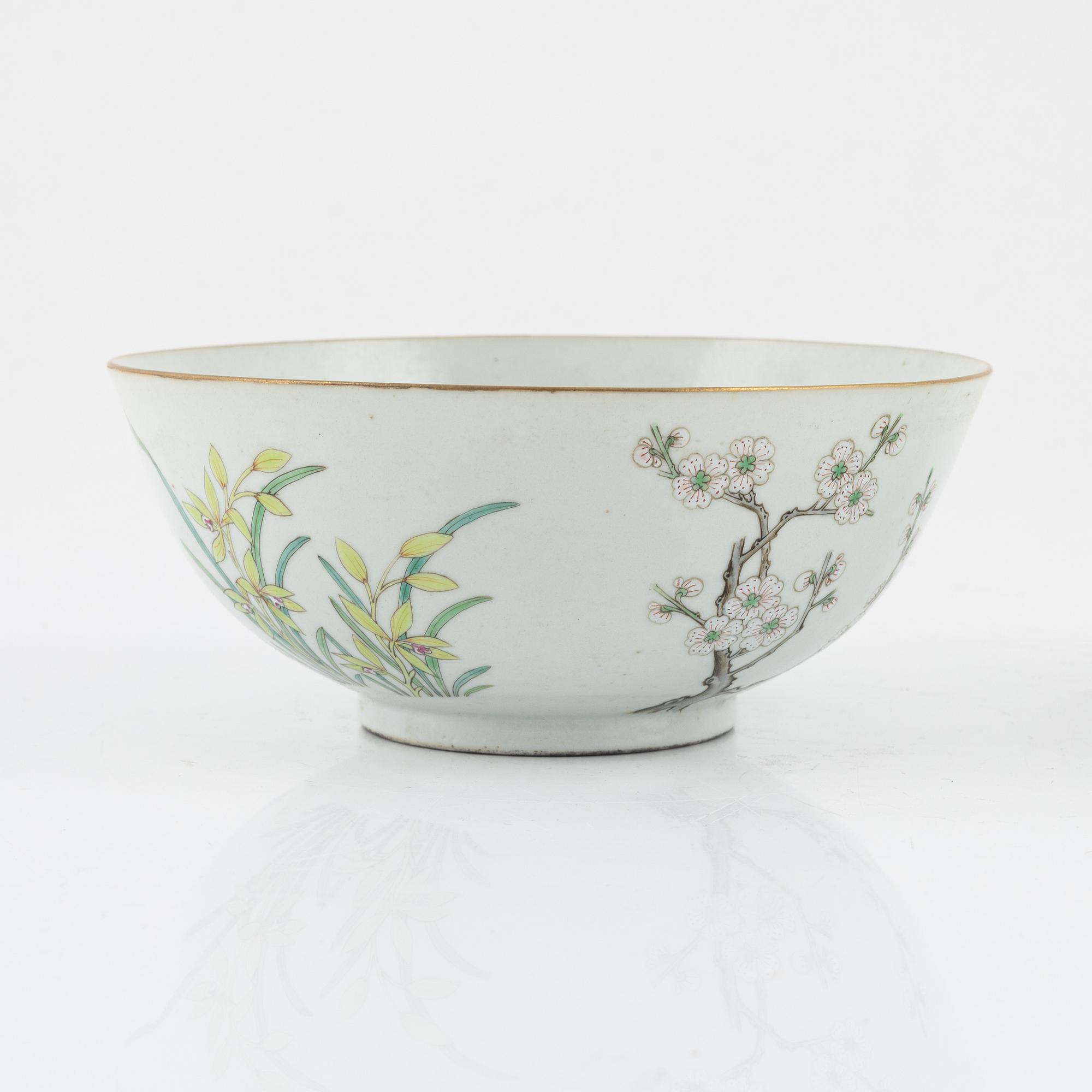 Two Chinese porcelain bowls, early 20th Century.