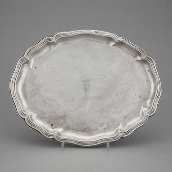 KORGAR, STÄLL och BRICKA, 4 delar, bla silverhalt 800, Tyskland omkring år 1900. Total vikt ca 1155 gram.