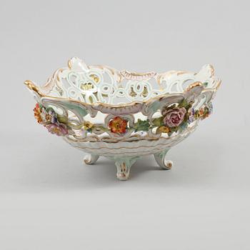 JARDINIERE, porslin, rokokostil, Dresden, 1900-tal.