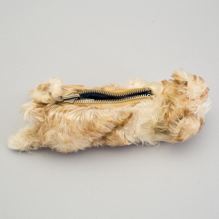 A Steiff bag in the shape of a dog, Germany, 1926-1934.