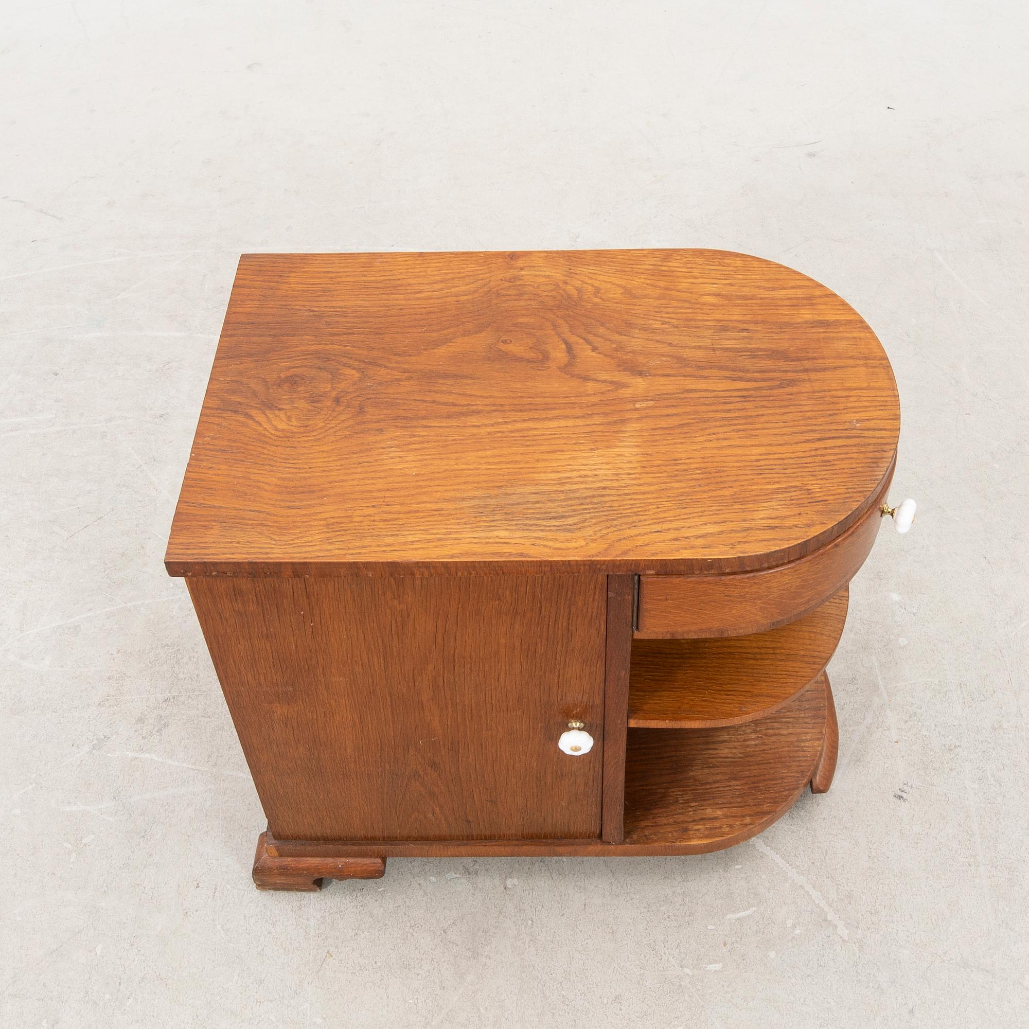 A 1930/40s oak side table.