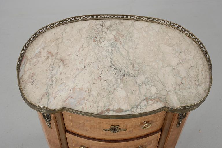 BYRÅ, Louis XVI-stil, 1900-tal.