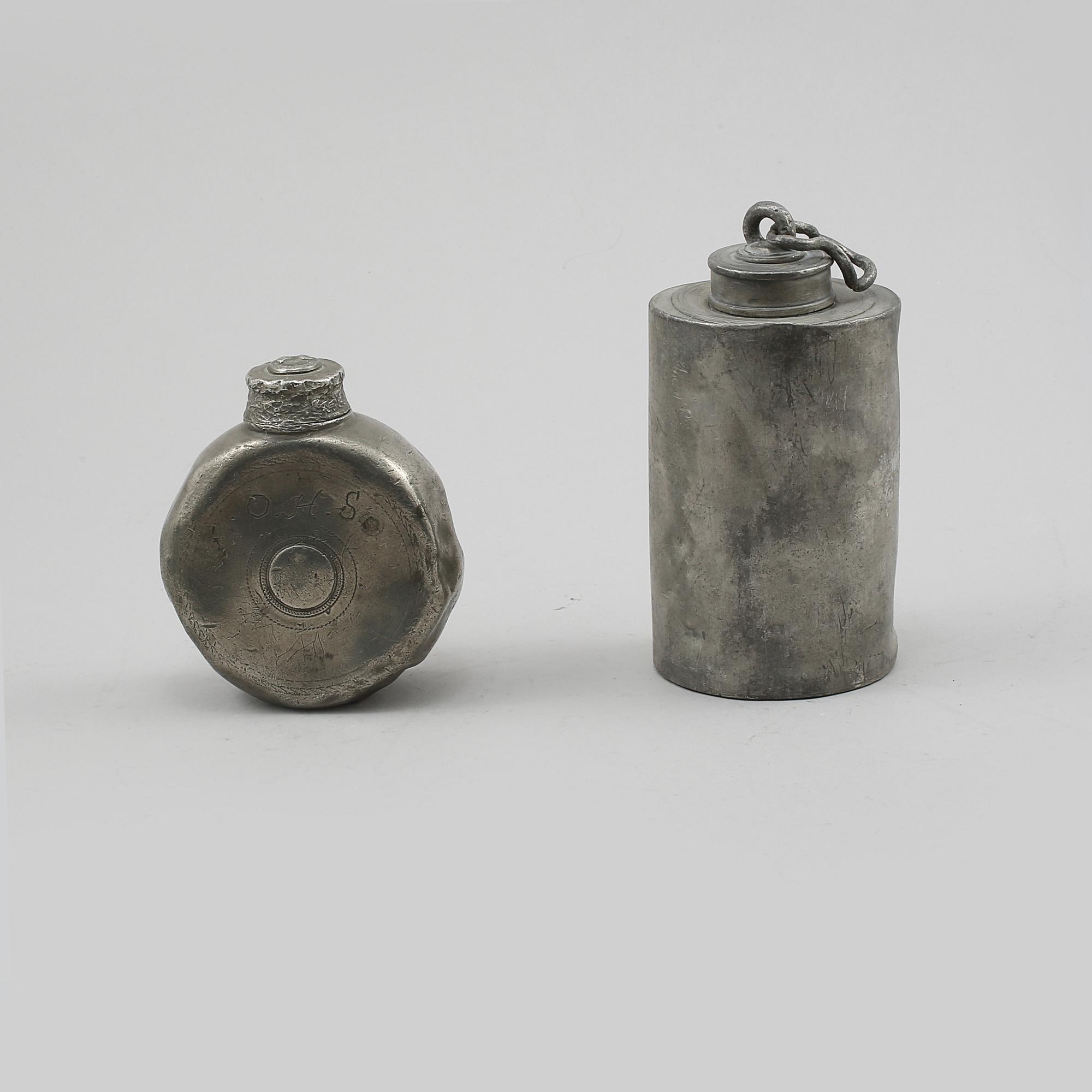 PLUNTOR, 2 st, tenn, en med otydliga stämplar, sannolikt Jönköping, 1800-tal.