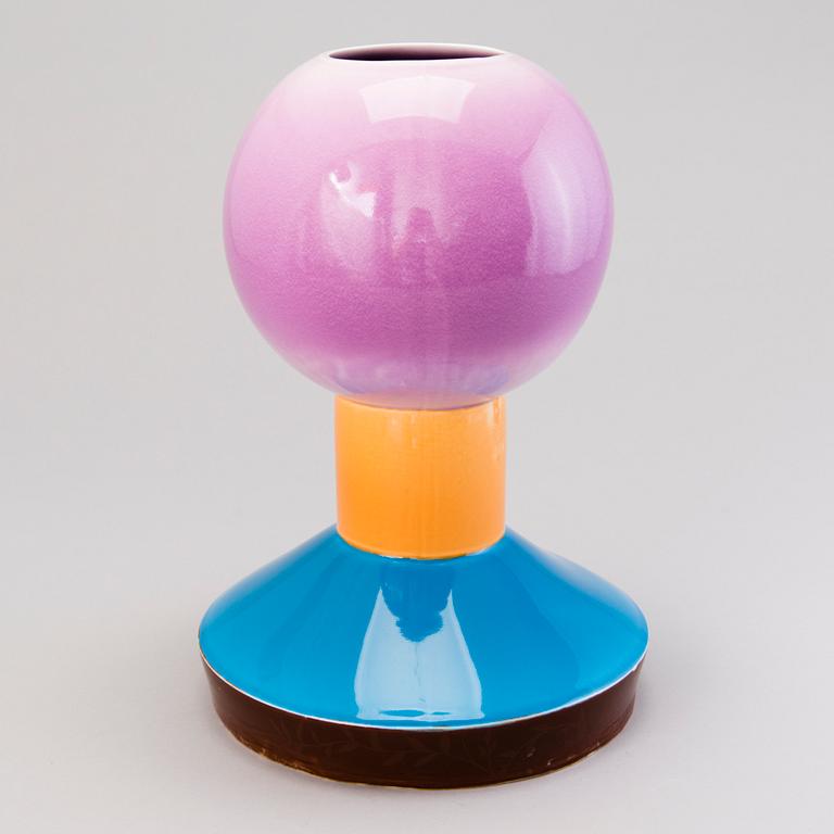 HEINI RIITAHUHTA, maljakko, posliinia, signeerattu Heini Riitahuhta 200.