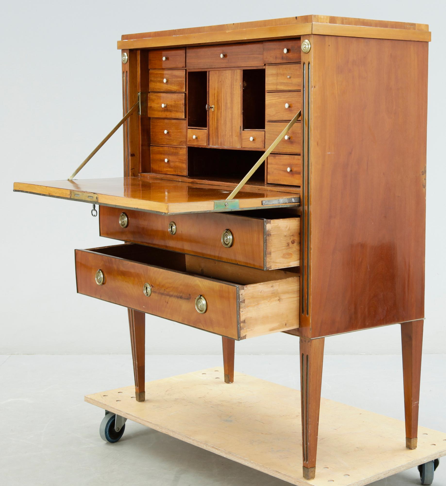 CHIFFONJÉ, sengustaviansk, 1800-talets mitt.