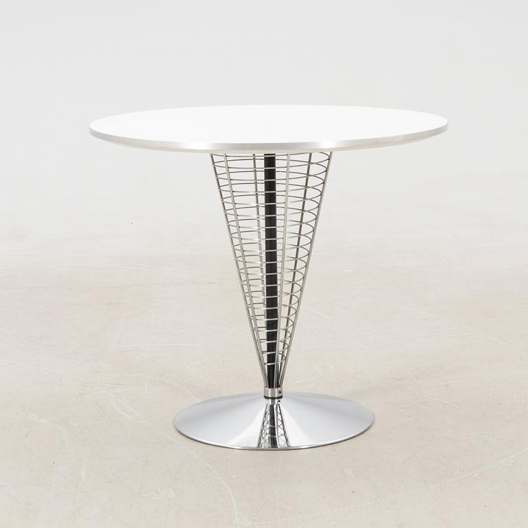 Verner Panton, bord "Wire cone table" för Fritz Hansen 1989.