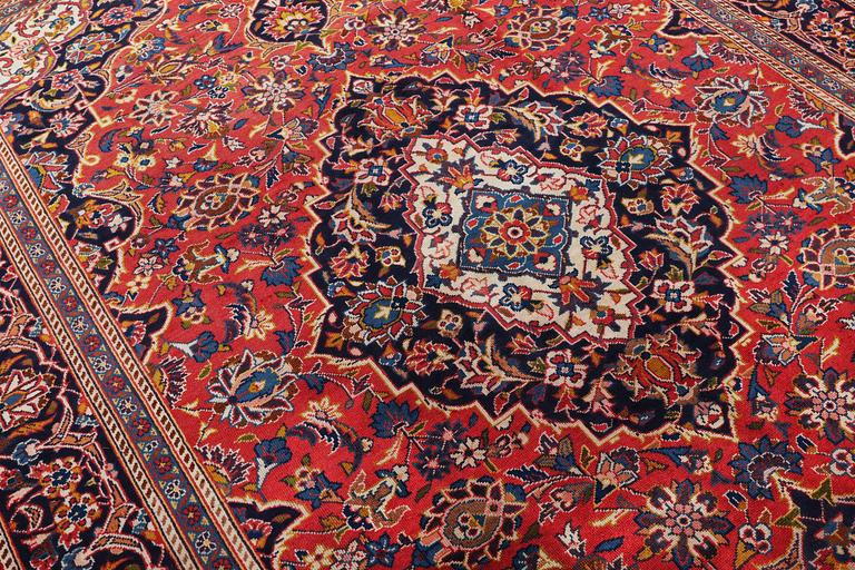 A carpet, Kashan, ca. 280 x 173 cm.