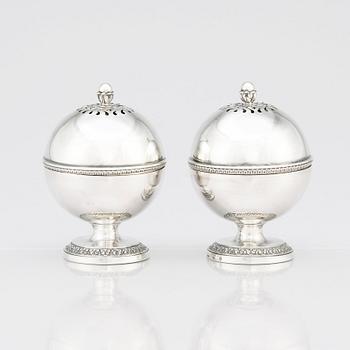 A pair of early 19th Century silver soap boxes, marks of Christian Andreas Jantzen, St Peterburg 1830.