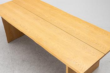 Philippe Malouin, a 'Bookmatch table'. Hem, 2021.