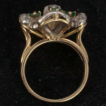 RING, guld 18K, diamanter, smaragder, 9 gram.