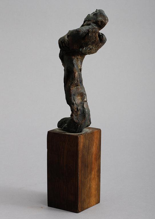 CLAES HAKE. Skulptur, brons på träsockel, signerad, 1900-talets andra hälft.