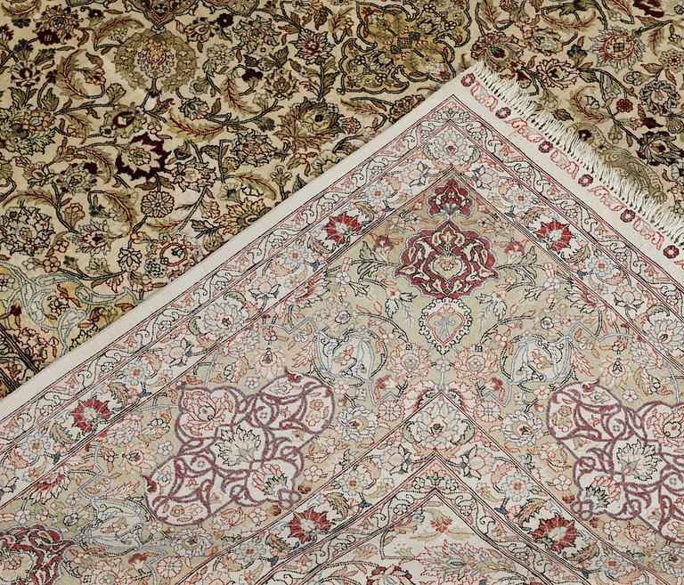 Matta, orientalisk, silke, ca 280 x 184 cm.