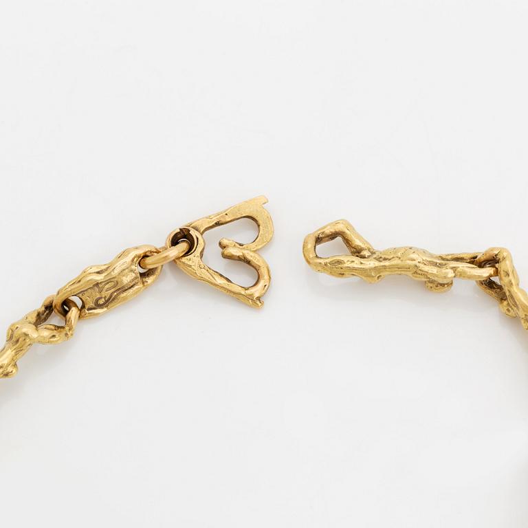 An 18K gold necklace and bracelet.