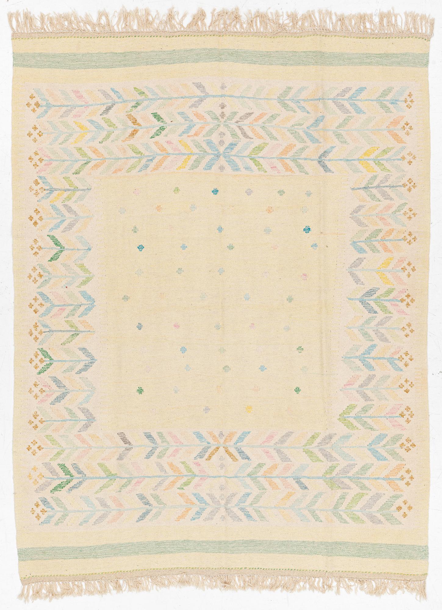 A Kelim carpet, c. 258 x 192 cm.