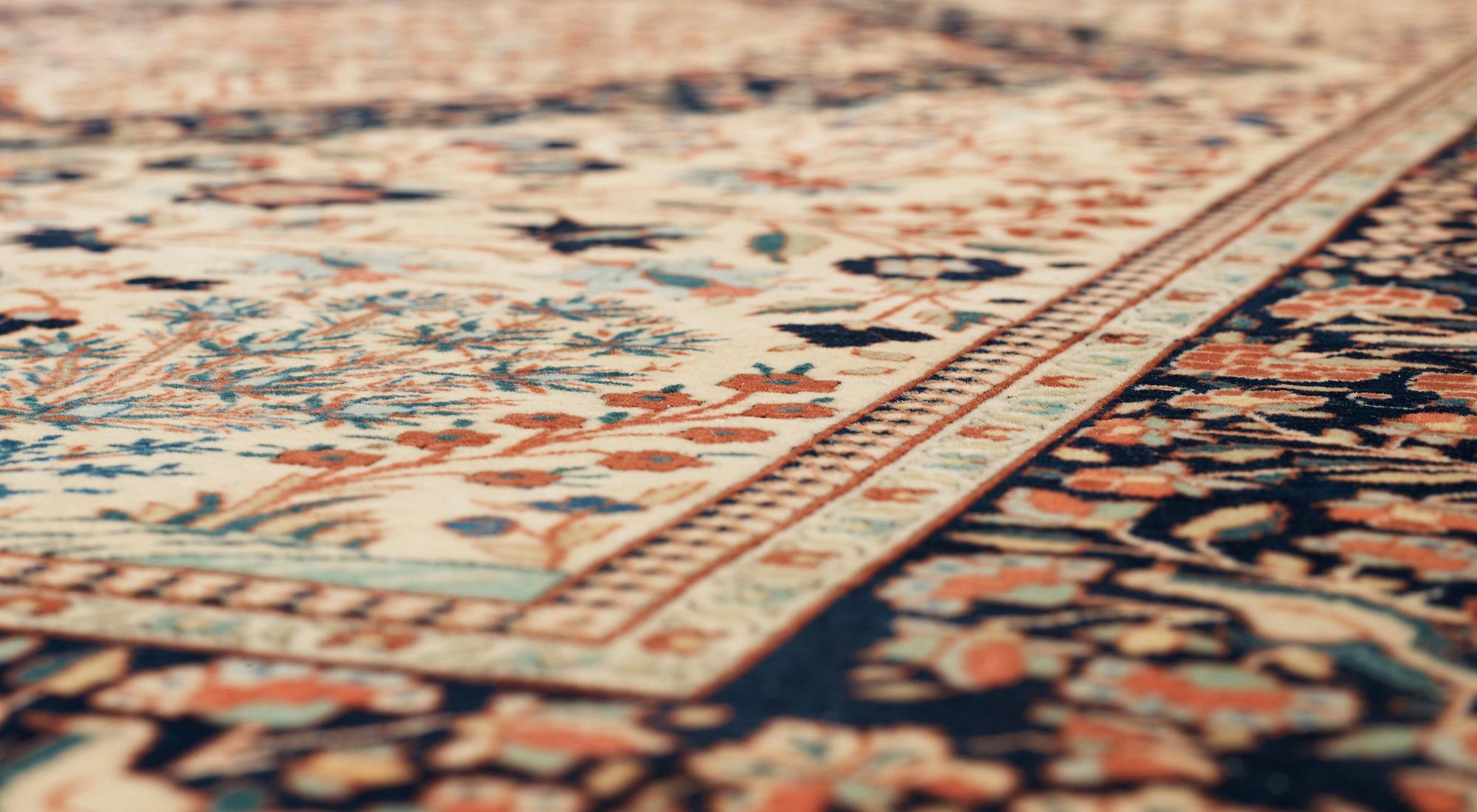 ANTIQUE/SEMI-ANTIQUE KASHAN SO CALLED MOTACHEM. 205,5 x 135 cm.